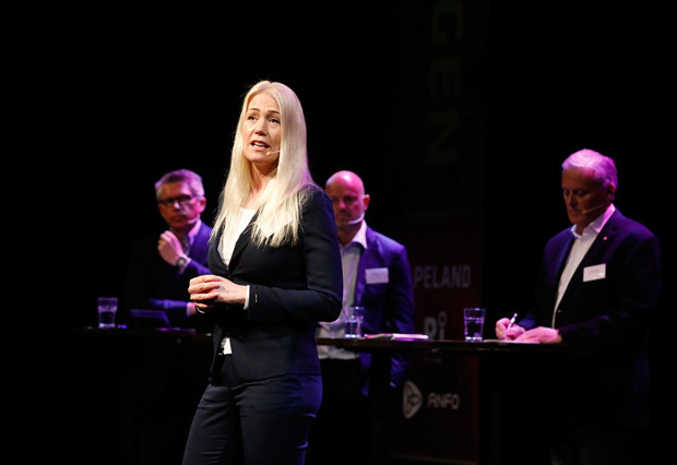 Supermarkeder og bank slår medier og politikere på tillit