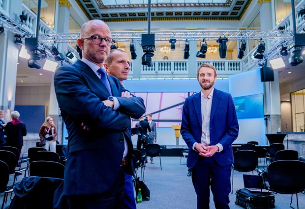 Mediebransjen skraper bunnen i ny undersøkelse: - Håper virkelig ikke at folk kutter ut avisabonnementet